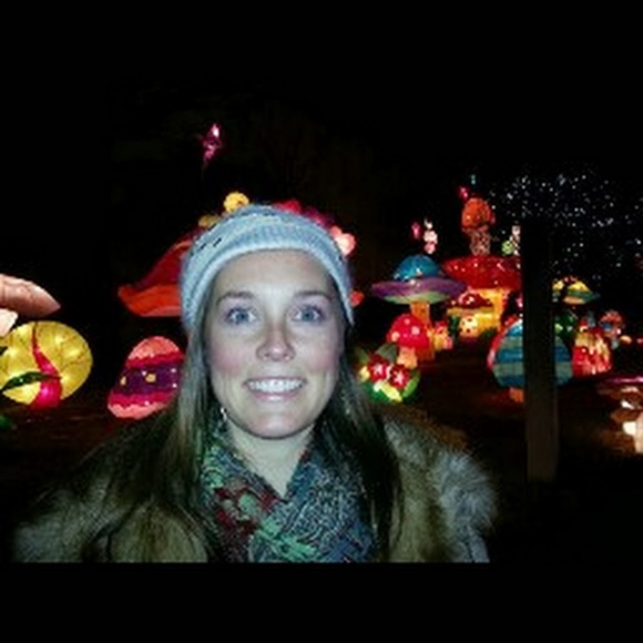 Meet your Posher, Christie - Picture 1 of 1